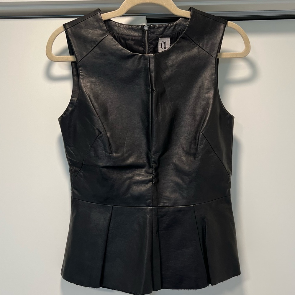 CÖ Faux Leather Peplum Sleeveless Top, S‎ - Picture 2 of 11